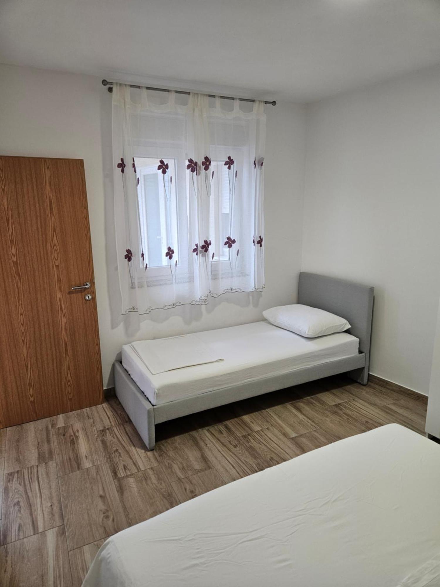 Apartment Marijo Saric Podstrana