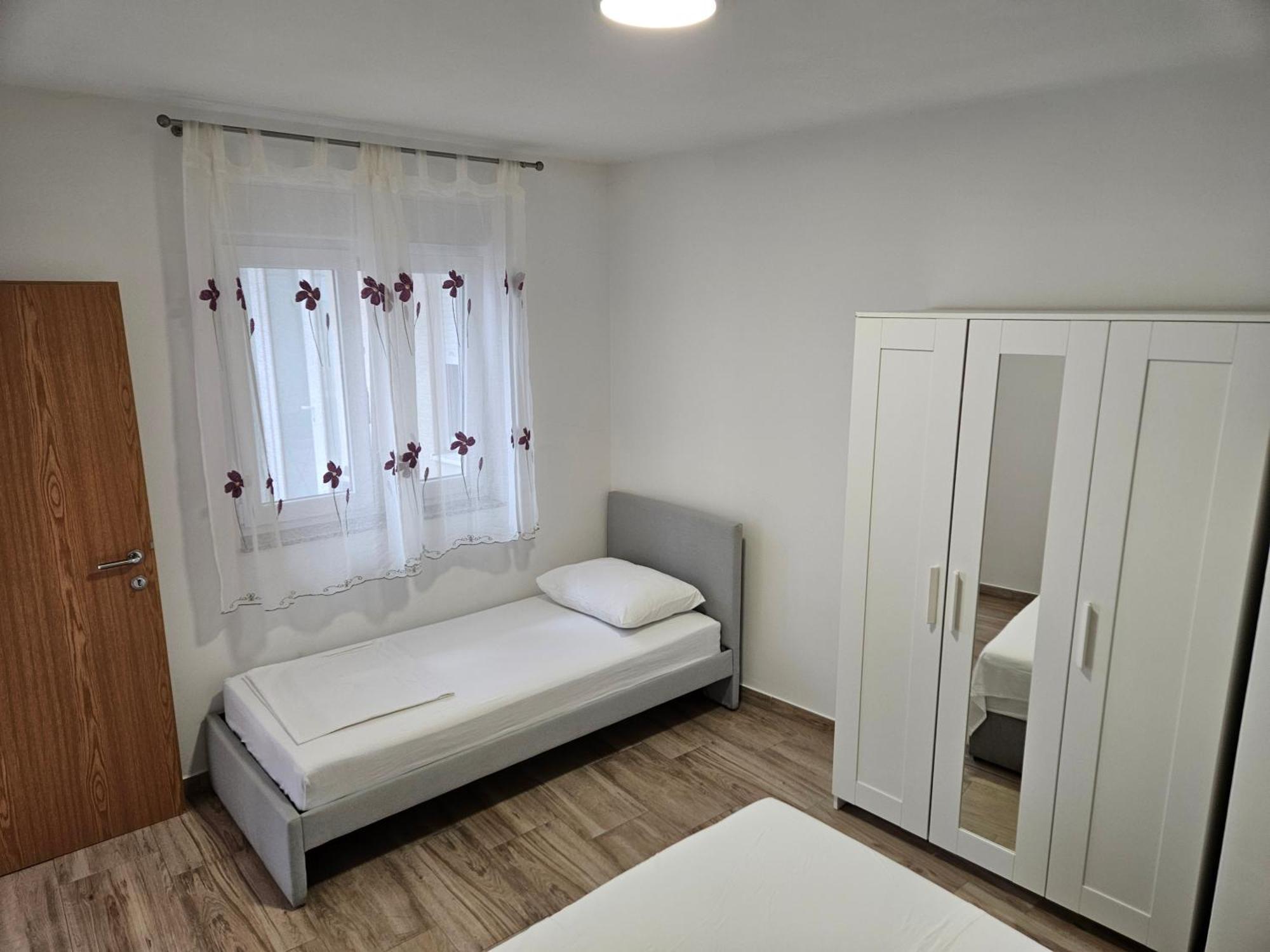 Apartment Marijo Saric Podstrana